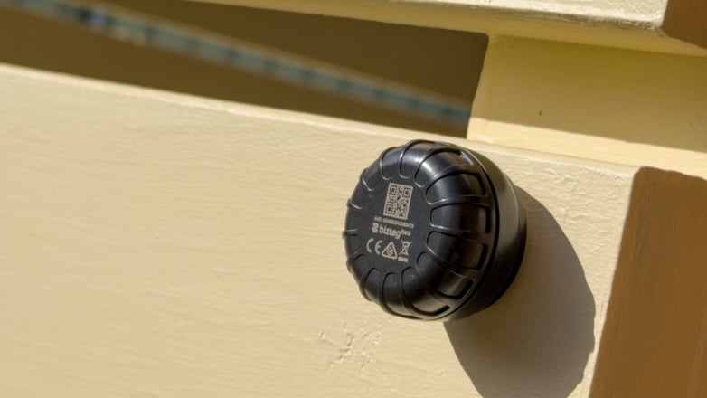 Biztag magnetically attached outdoors